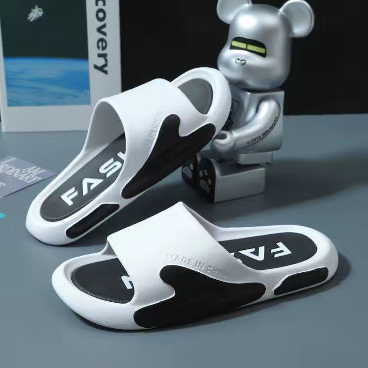 New men's summer slippers: trendy, thick-soled, "cloud-like" comfort for indoor, bath, and outdoor wear - 2024 collection