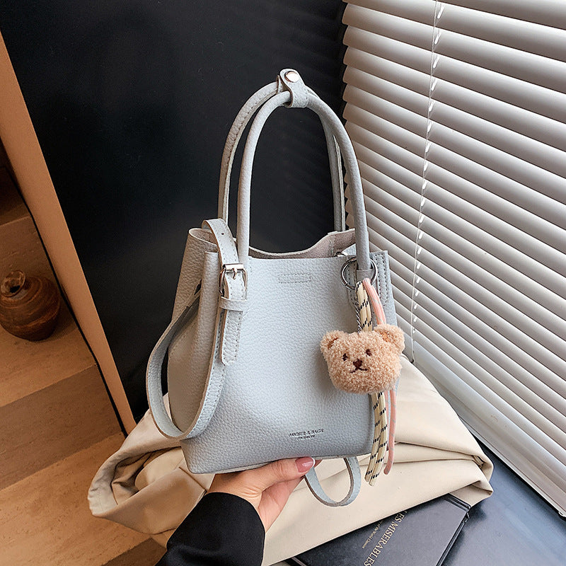 Casual fashion shoulder bag  new high-end simple commuter messenger bag Korean version niche versatile handbag