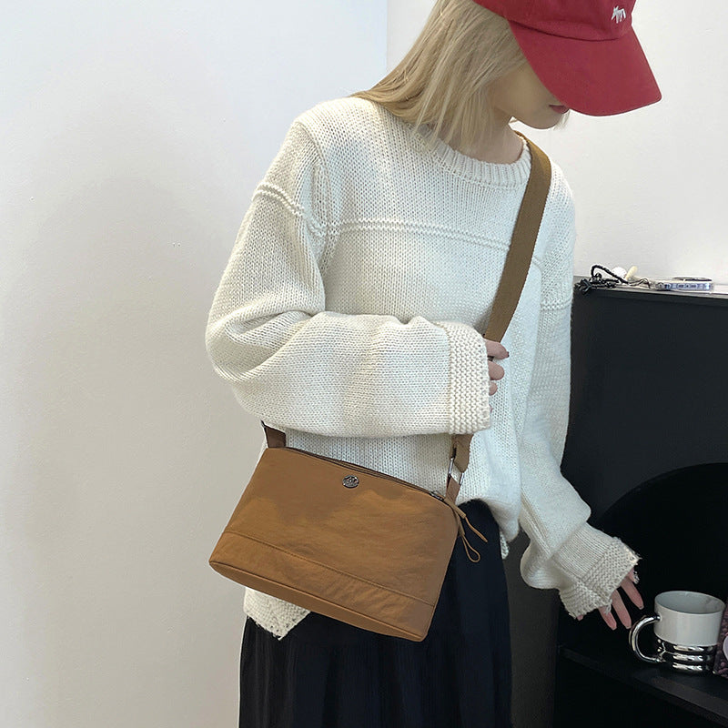 New fashionable and lightweight messenger bag women's large capacity multi-layer travel shopping small square bag simple and versatile messenger bag women