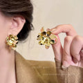 Designer gold flower stud earrings - e6952 gold