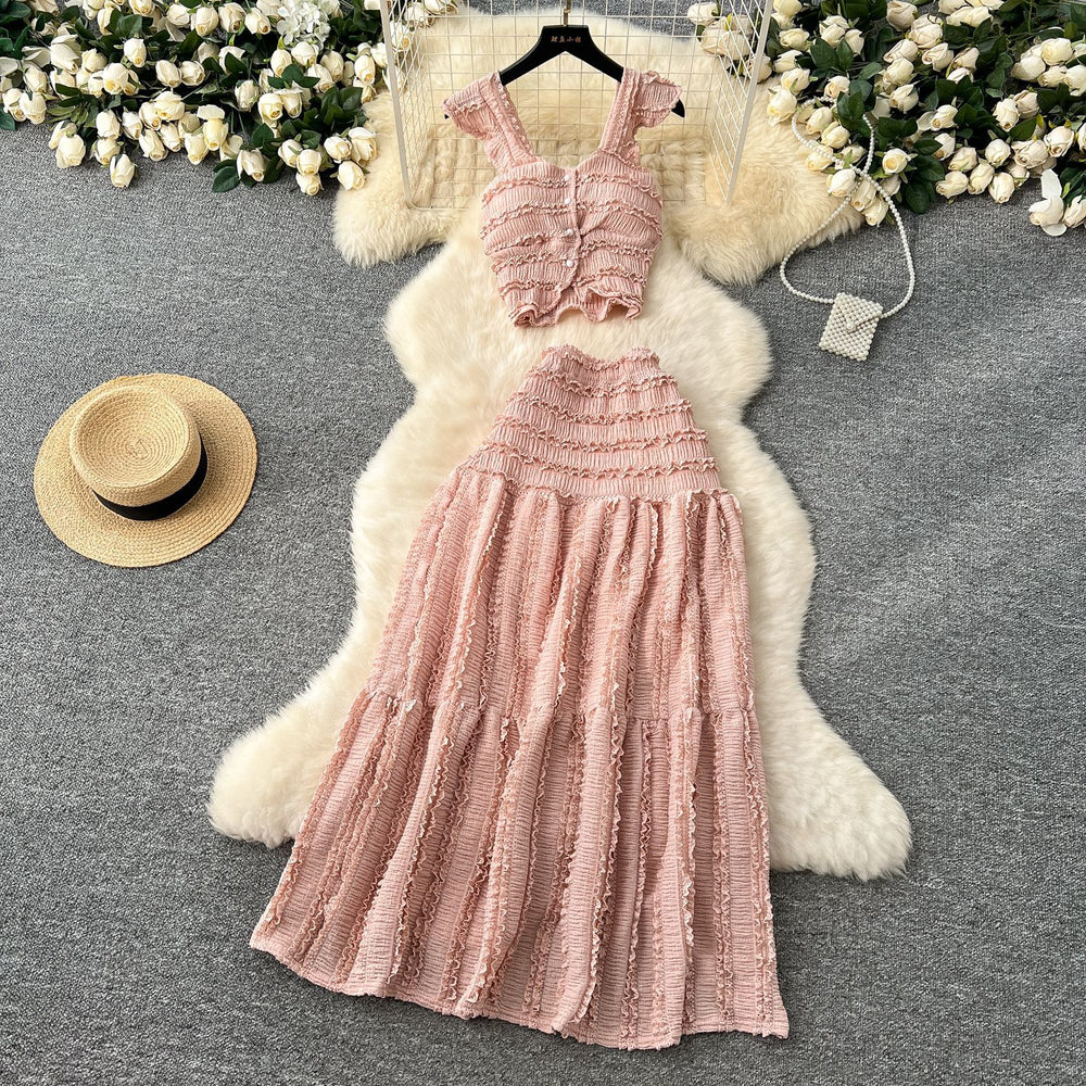 Age-reducing fresh spring and summer holiday style short small flying sleeve suspender tops + high waist pleated skirt two-piece set