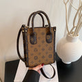 hot-selling tote bag, shoulder bag, influencer-approved vintage monogram letter crossbody bag, trendy and fashionable versatile bag for women
