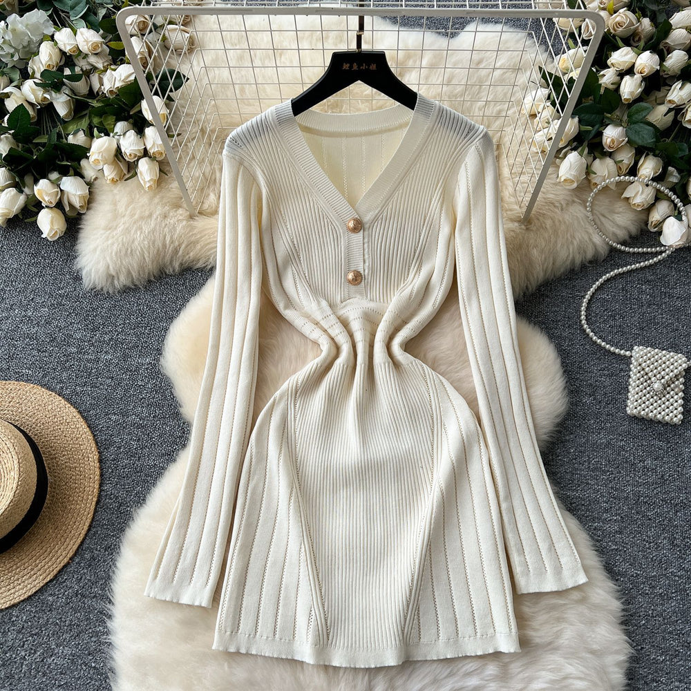 High-end women's dress  new french retro v-neck metallic buckle waist slimming inner layer knit dress