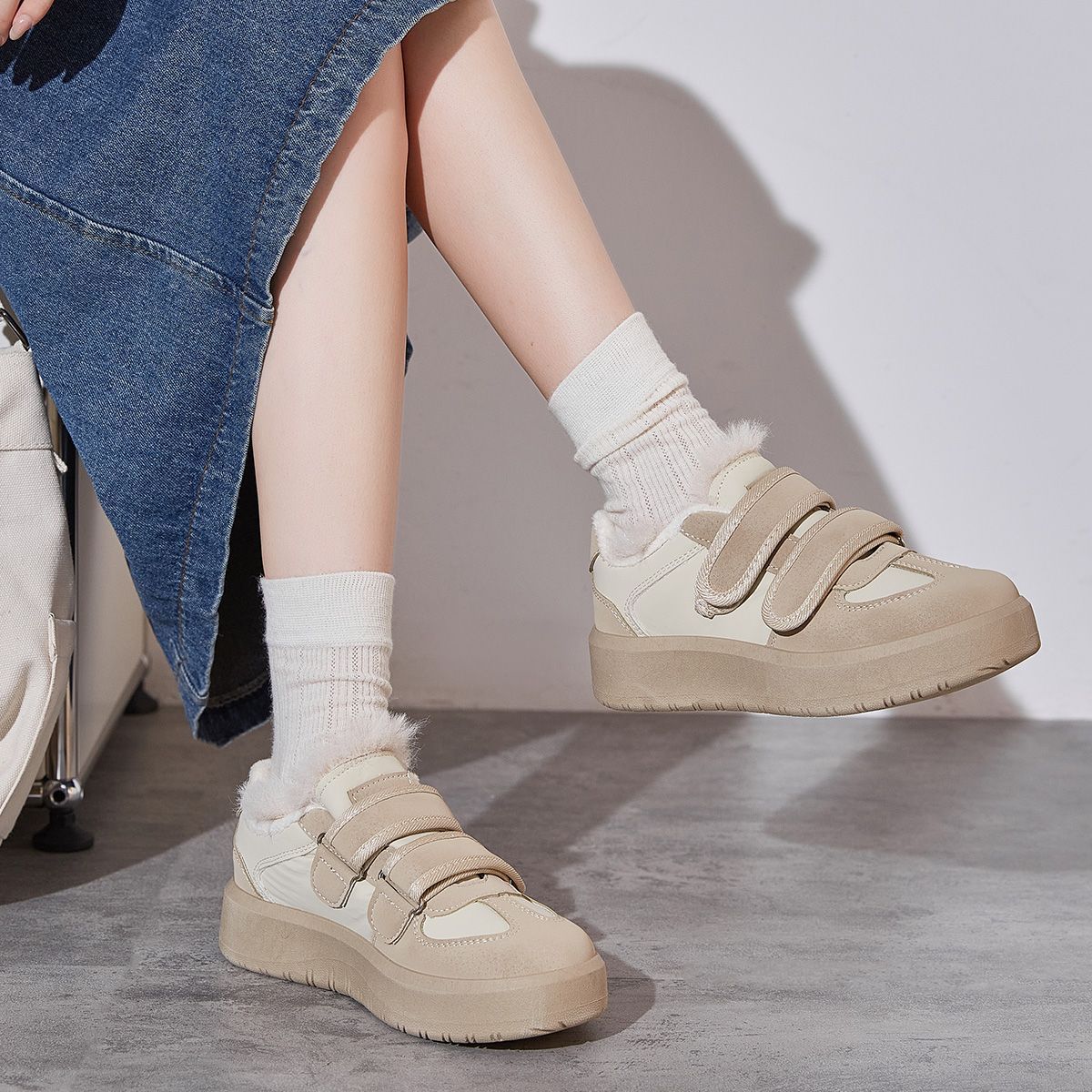 Mingdian thick-soled fluffy shoes for women wearing 2024 new high-value warm cotton shoes for women Velcro fleece board shoes for women