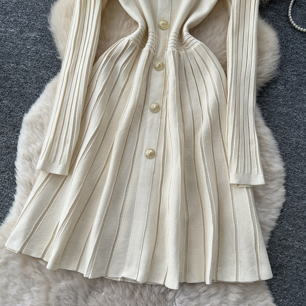 French chic, high-end, luxurious knitted dress with heavily embellished metal buckle – perfect for autumn/winter, featuring a cinched waist and ideal as a layering piece