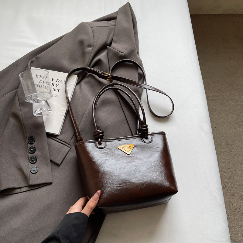 Foreign order high-end sense retro Maillard small bag women's 2025 new autumn and winter versatile messenger bag portable bucket bag