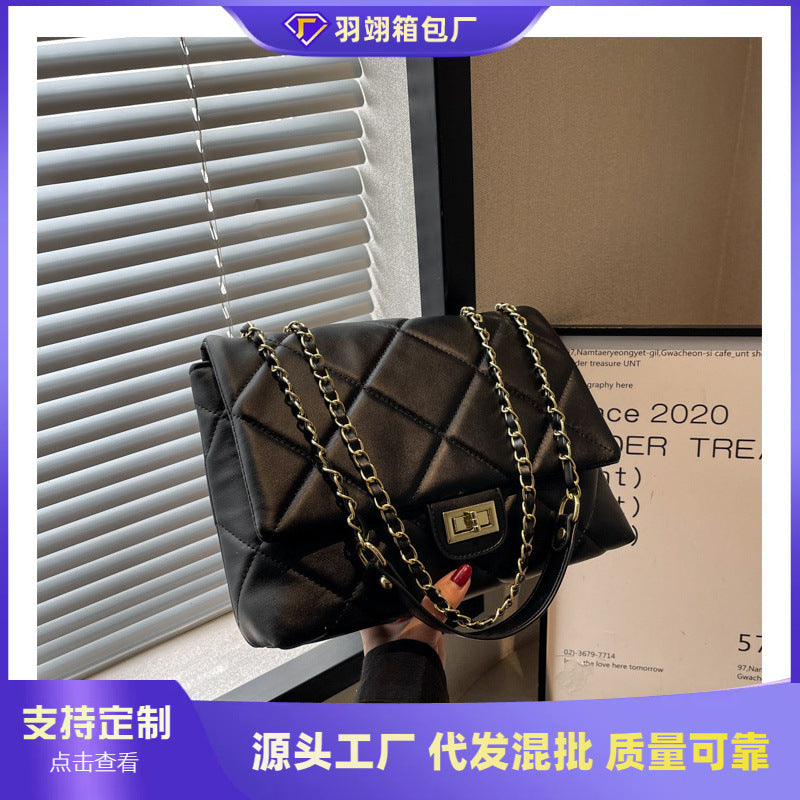 Cross-border 2025 new bag women's summer fashion versatile shoulder bag large-capacity commuter diamond chain messenger bag