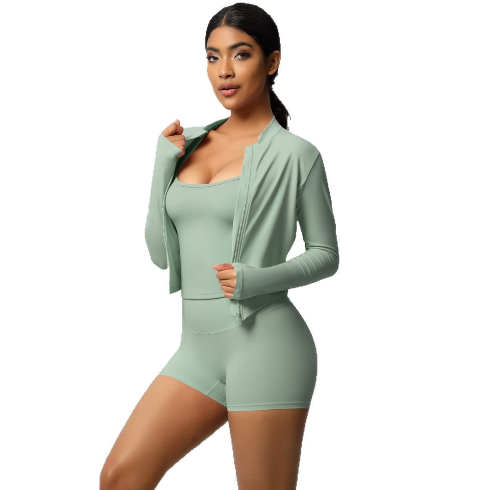 High-waisted, form-fitting, brushed yoga set. european and american style, "naked feel" quick-dry fitness outfit. three-piece set for outdoor leisure, running, and sports