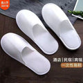 Trendy and versatile closed-toe mules, perfect for wearing out. new 2025 summer collection of breathable, hollow-out flat sandals and slippers for women, available wholesale