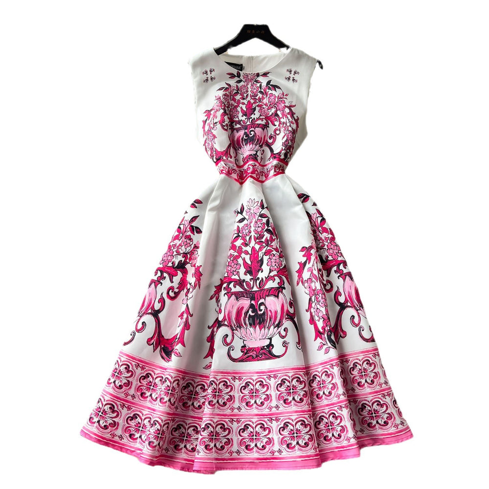 Vintage court style printed dress - women's french chic, slimming, elegant, sleeveless, flowy maxi gown