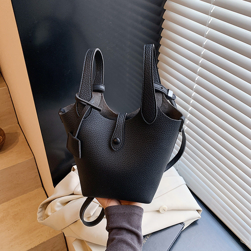 Foreign orders are popular this year, and small bags for women's 2025 new fashionable versatile messenger bags are super hot portable bucket bags.
