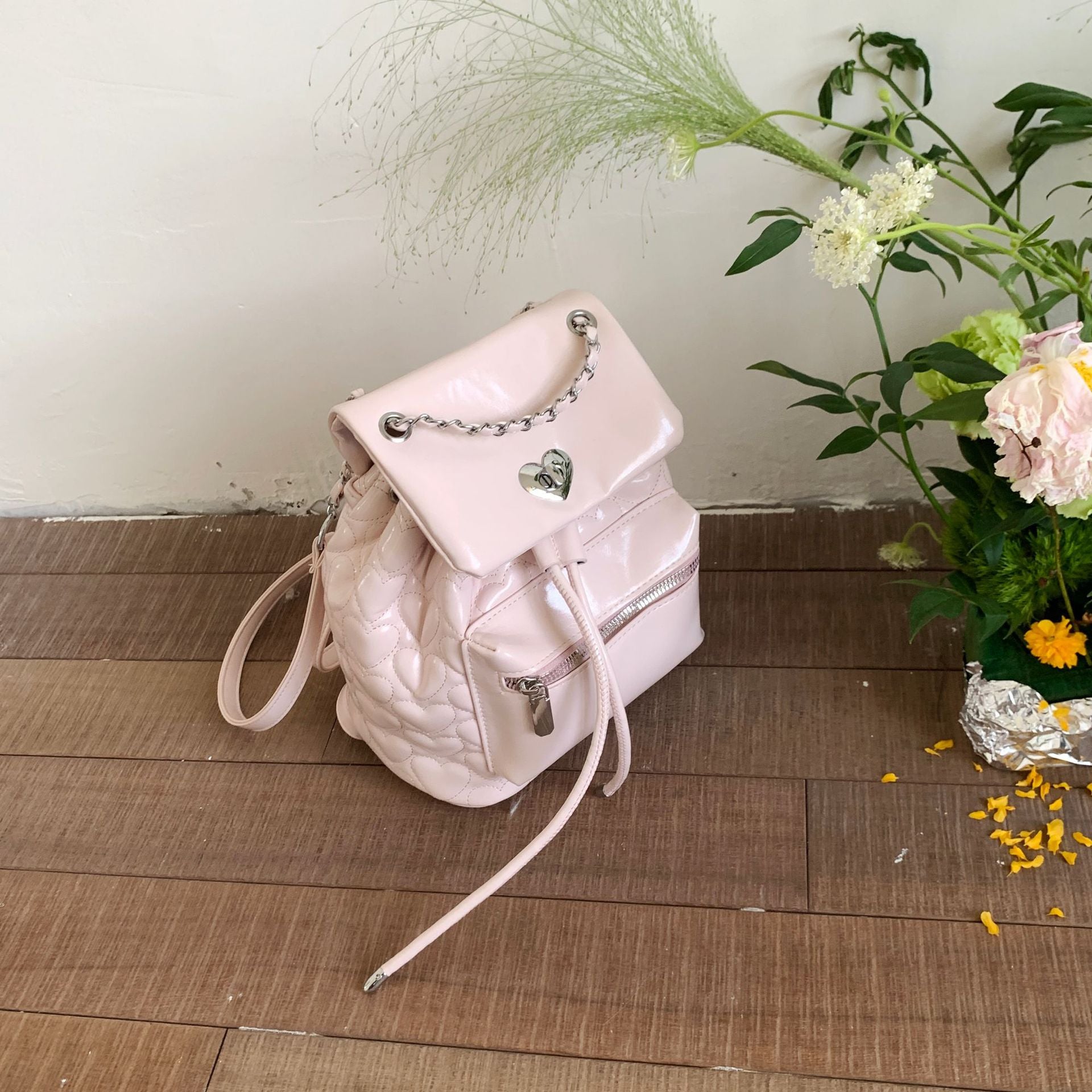 Niche texture backpack bag women's 2025 new student commuter backpack fashionable versatile ins fashionable bucket bag