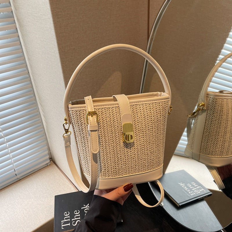 Foreign single woven straw bag women's 2025 new niche design messenger bag versatile high-end portable bucket bag
