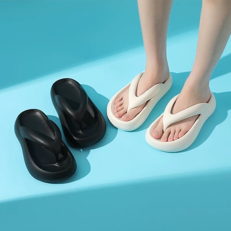 Influencer-approved flip-flops: new summer collection for women - chunky platform, cloud-like comfort, fashionable, non-slip beach sandals