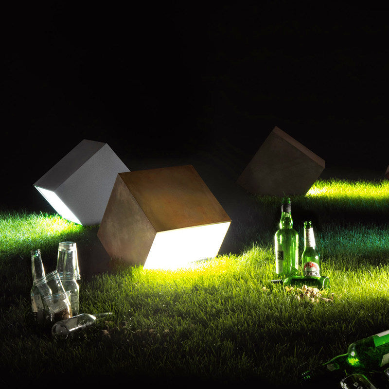 Outdoor waterproof lights - modern minimalist garden lights, lawn lights, landscape lighting for villas and driveways
