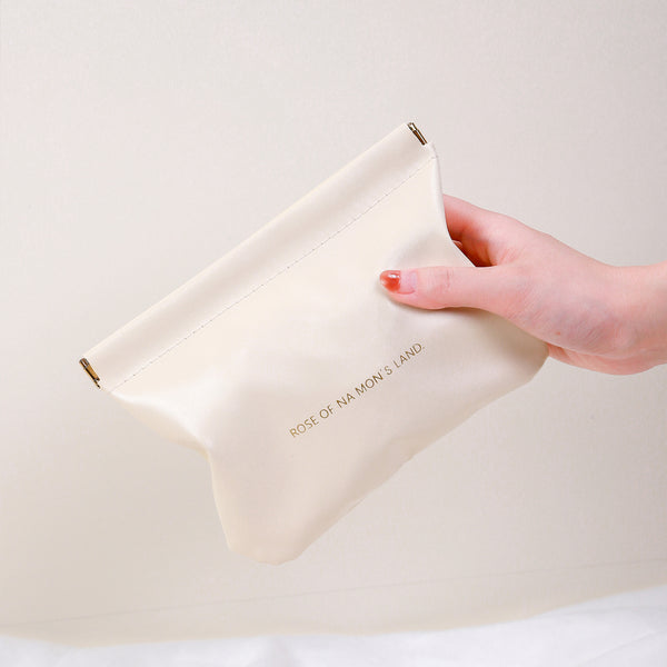 Shrapnel storage bag, data cable, change storage bag, automatic closure PU cosmetic bag, portable bag, mini bag inside.