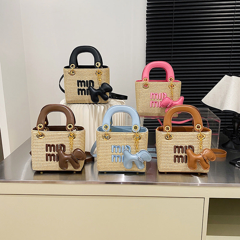 Spring's hottest design: niche, trendy, and best-selling women's bag. new, fashionable, high-end crossbody bag, handbag, and small square bag for commuting