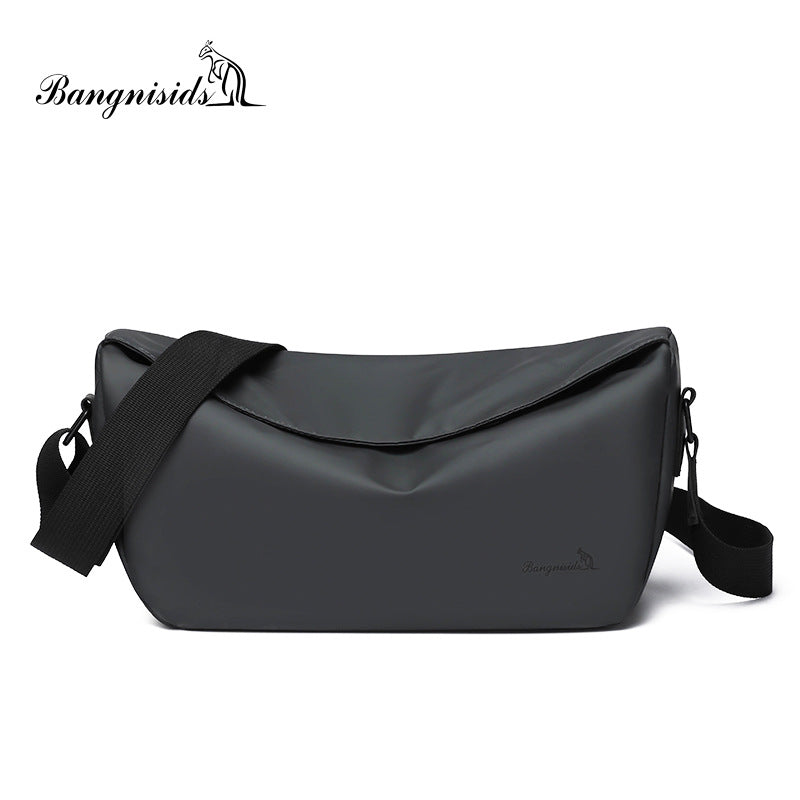 Spring new models, men's black shoulder bag, fashionable and simple, solid color versatile, large-capacity messenger bag, sports bag.