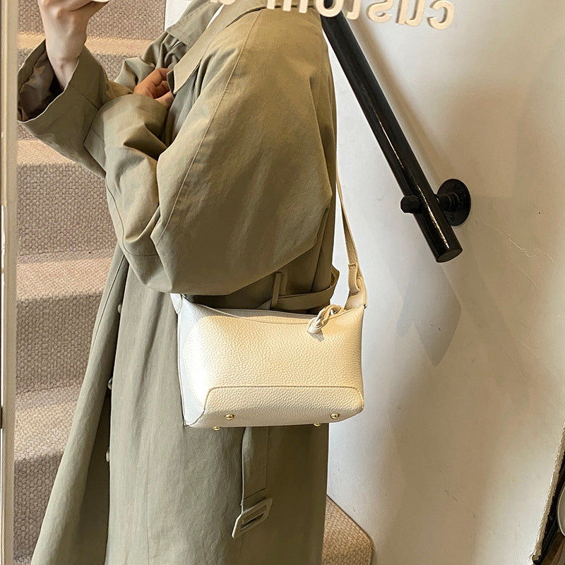 Fashion underarm dumpling bag women's Korean version autumn and winter new simple casual shoulder bag 2025 niche high-end women's bag
