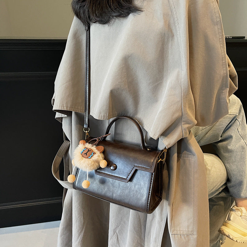 Hand carry retro small square bag 2025 winter new niche fashion casual shoulder bag trendy messenger bag