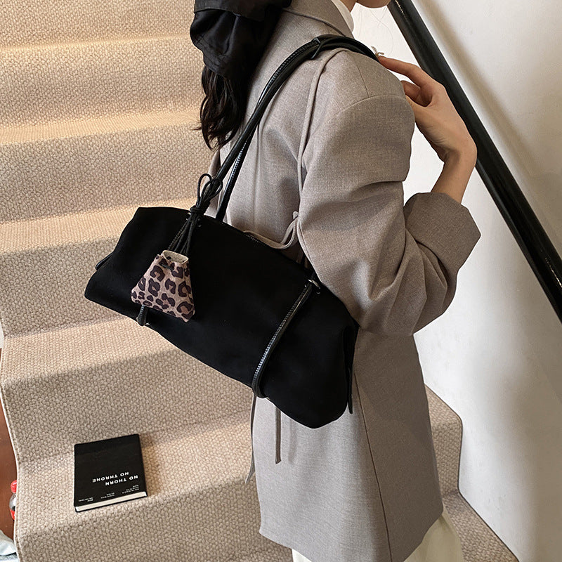 Retro niche portable commuter bag women's autumn and winter 2025 new fashion suede underarm bag large capacity backpack