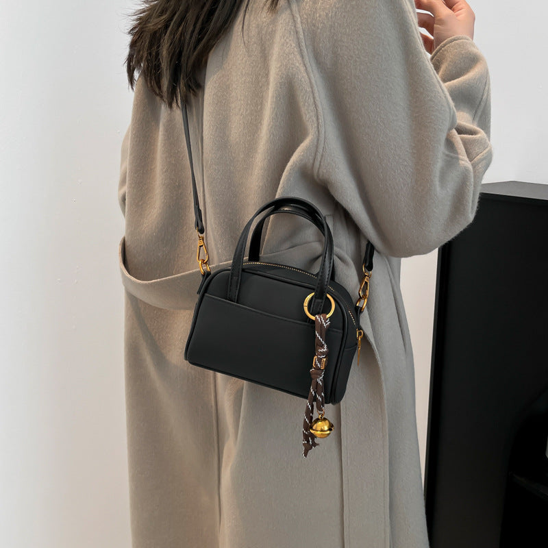 Retro niche large-capacity bag women's winter 2025 new simple underarm bag versatile large-capacity tote bag