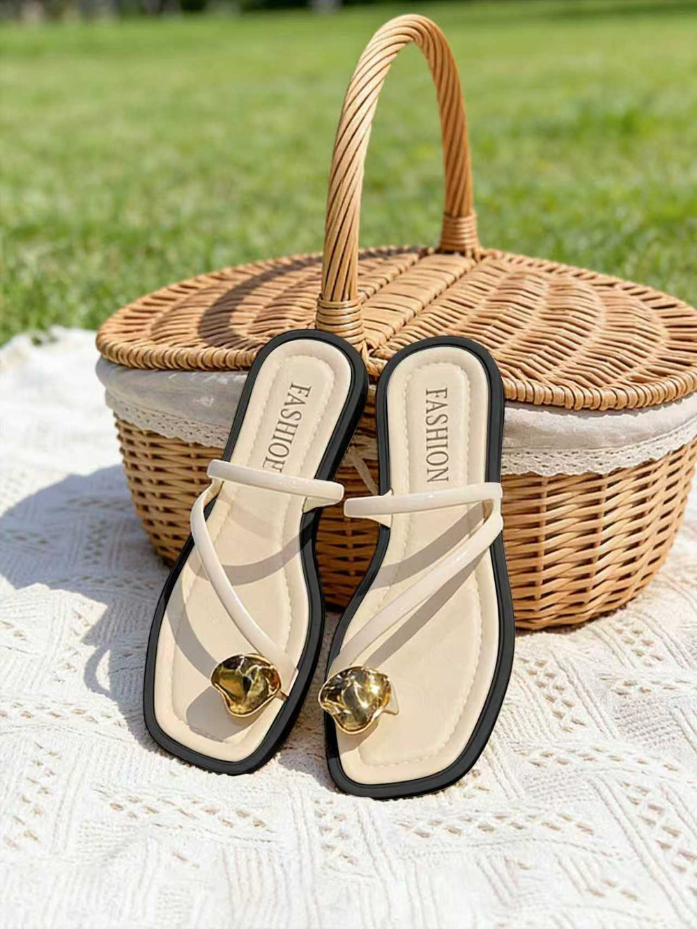 French-inspired, niche design thong sandals for women, perfect for summer wear. new arrival, ethereal and breezy, ideal for vacation