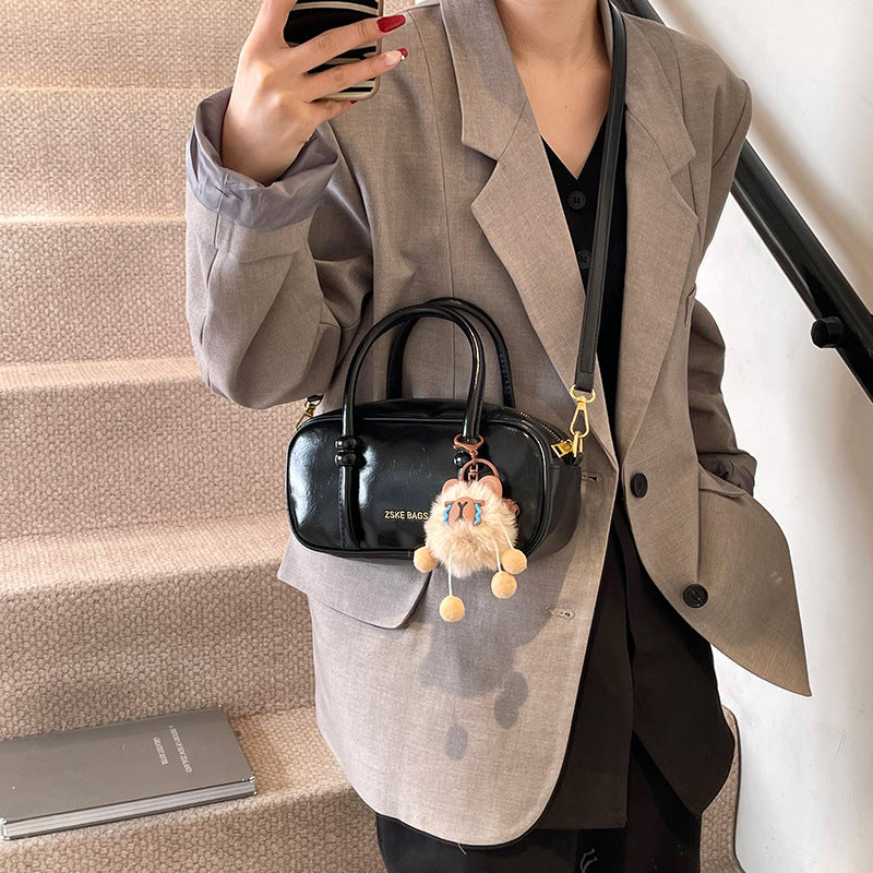 Fashion trendy hand carry small square bag 2025 winter new retro niche simple casual commuter messenger bag