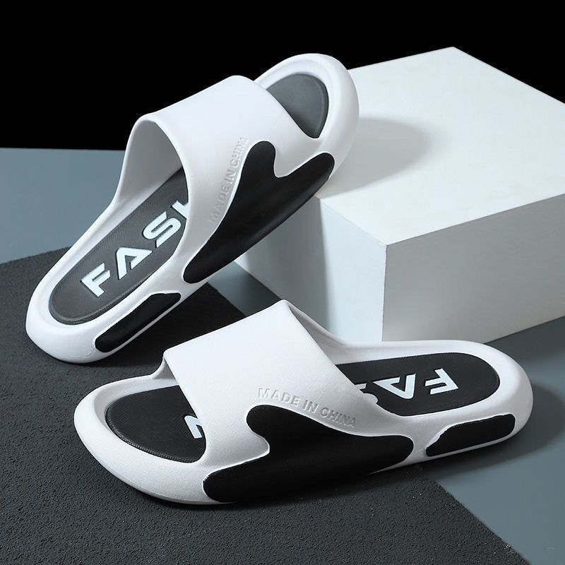 New men's summer slippers: trendy, thick-soled, "cloud-like" comfort for indoor, bath, and outdoor wear - 2024 collection