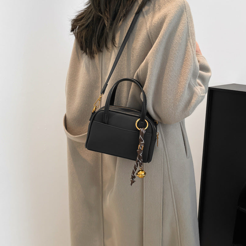 Retro niche large-capacity bag women's winter 2025 new simple underarm bag versatile large-capacity tote bag