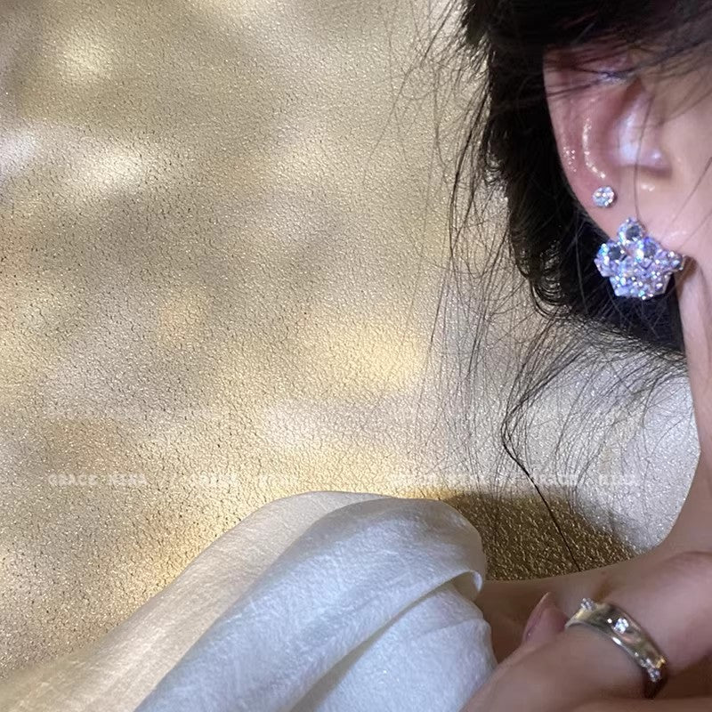 Exquisite and personalized square sparkling zirconium stud earrings, new 2026 hot-selling earrings, high-end and elegant minimalist style earrings for women