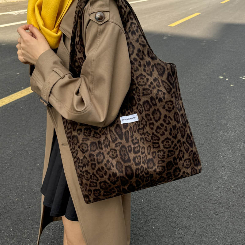 Fall and winterretro leopard print shoulder canvas bag large capacity tote bag niche styleeasiest for matchwork clothing bag college student class bag