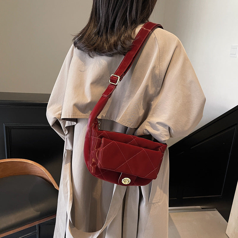 Fashion Korean saddle bag 2025 autumn and winter new versatile ins messenger bag women's niche one-shoulder dumpling bag
