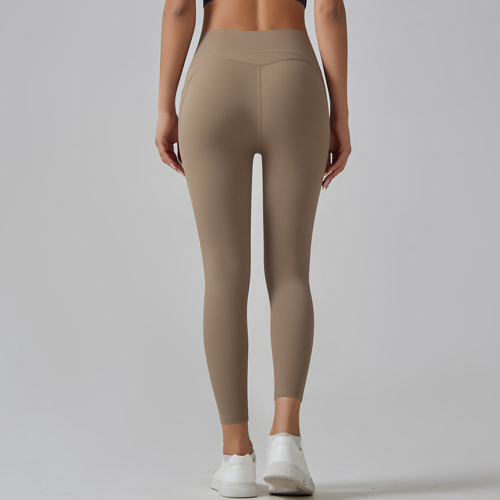High-waisted, barely-there yoga pants for women. seamless, quick-drying, compression leggings with pockets, perfect for running, fitness, and sculpting your figure. brushed fabric for extra comfort. ideal for yoga and other workouts