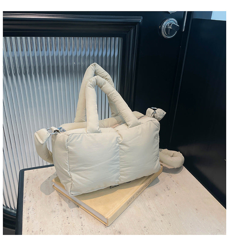 Cross-border new niche design large-capacity fashion handbag casual summer personality trendy shoulder messenger tote bag