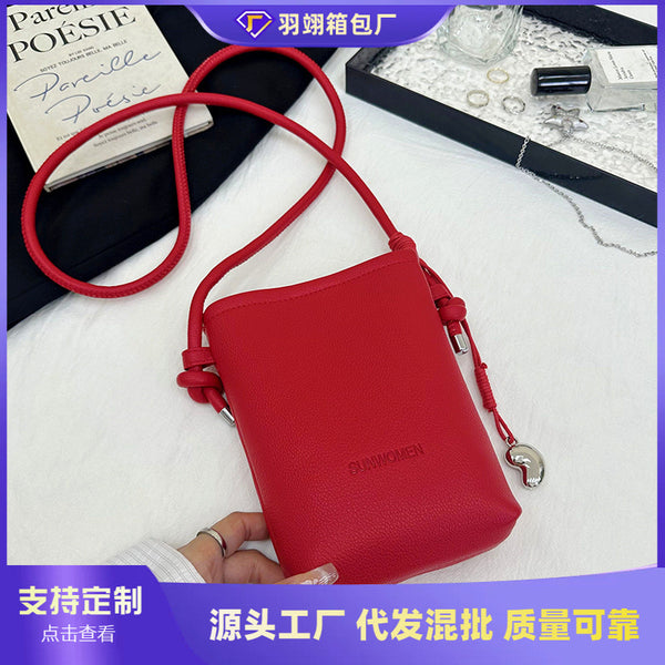 This year's popular small bag women's summer 2025 new versatile simple messenger bag Korean version of the popular mobile phone bag