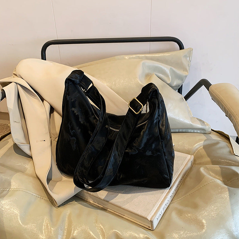 Foreign style high-end texture handbag women's 2025 autumn and winter new simple and fashionable large-capacity commuting shoulder messenger bag