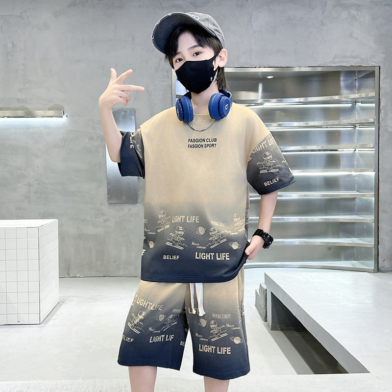 Boys' summer outfit set,  new summer collection, mid-to-large children's lightweight short-sleeve clothing, trendy, cool, and street-style ready