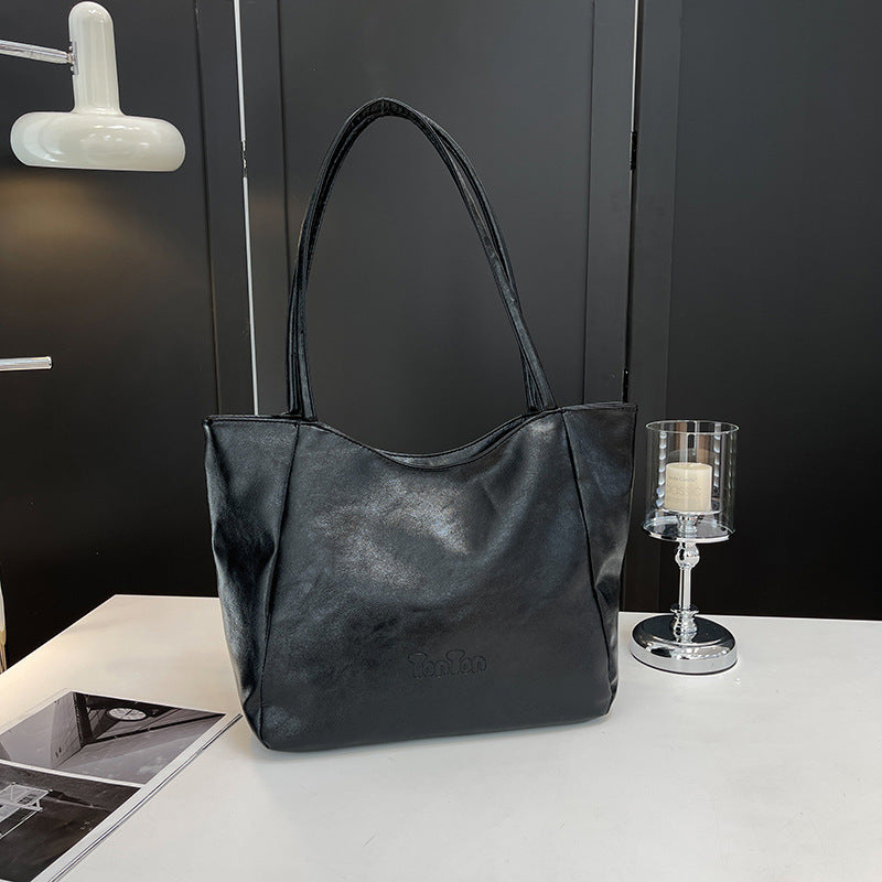 Retro style trend tote bag college students class commute armpit bag 2025 autumn and winter new shoulder portable women's bag