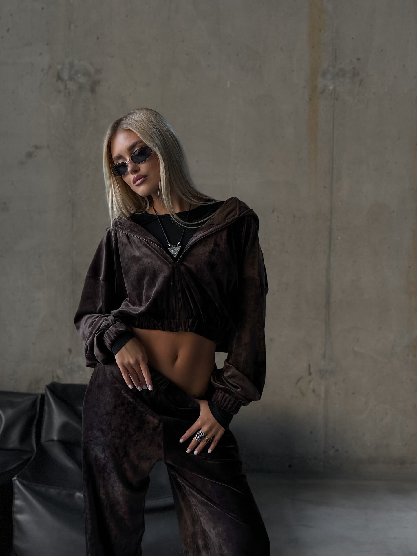 Cross-border independent station velvet hooded cardigan trousers women's two-piece set long-sleeved jacket pendant straight mopping trousers set