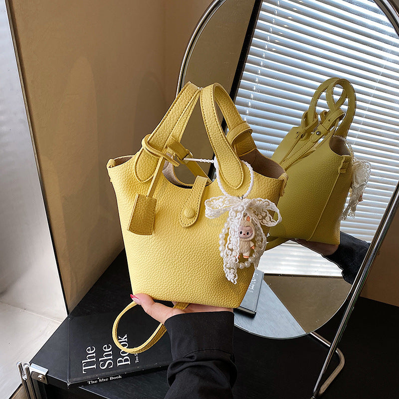 Foreign orders are popular this year, and small bags for women's 2025 new fashionable versatile messenger bags are super hot portable bucket bags.