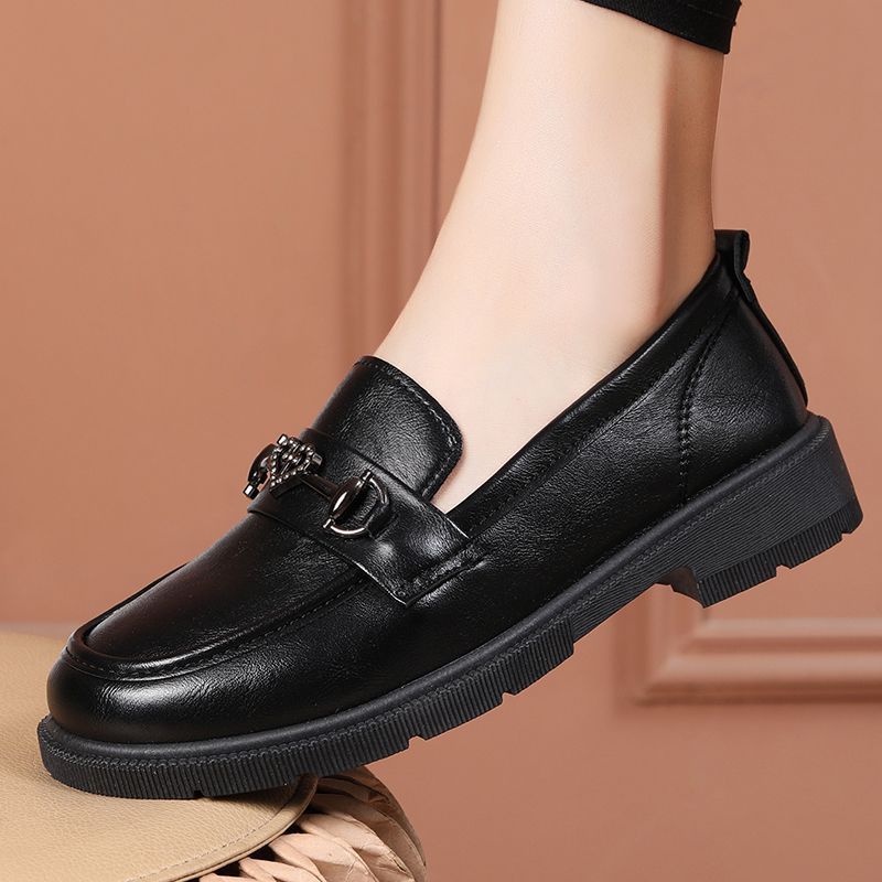 2025 new autumn women's comfort shoes: soft sole, non-slip, slip-on loafers for middle-aged and elderly women