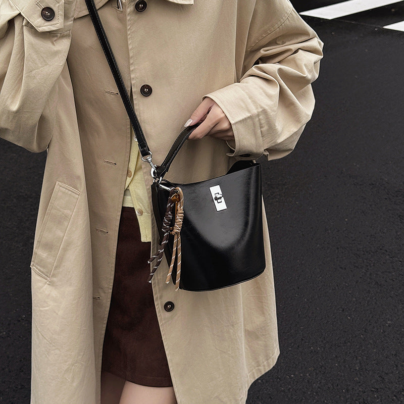 Korean style popular fashion handbag women's autumn versatile large capacity bucket bag light luxury texture shoulder bag crossbody bag