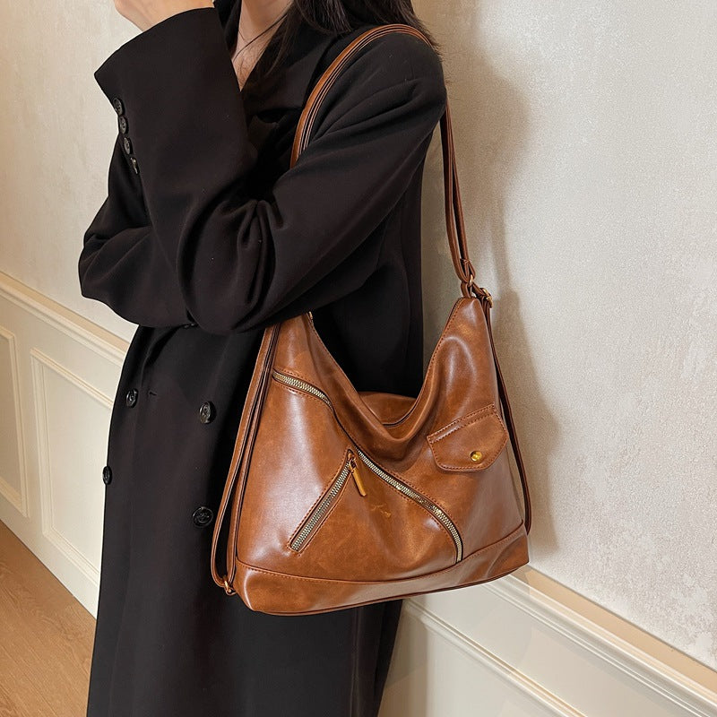 Retro fashion Spice Girl locomotive bag 2025 autumn and winter new shoulder women's bag soft leather messenger bag commuter tote bag