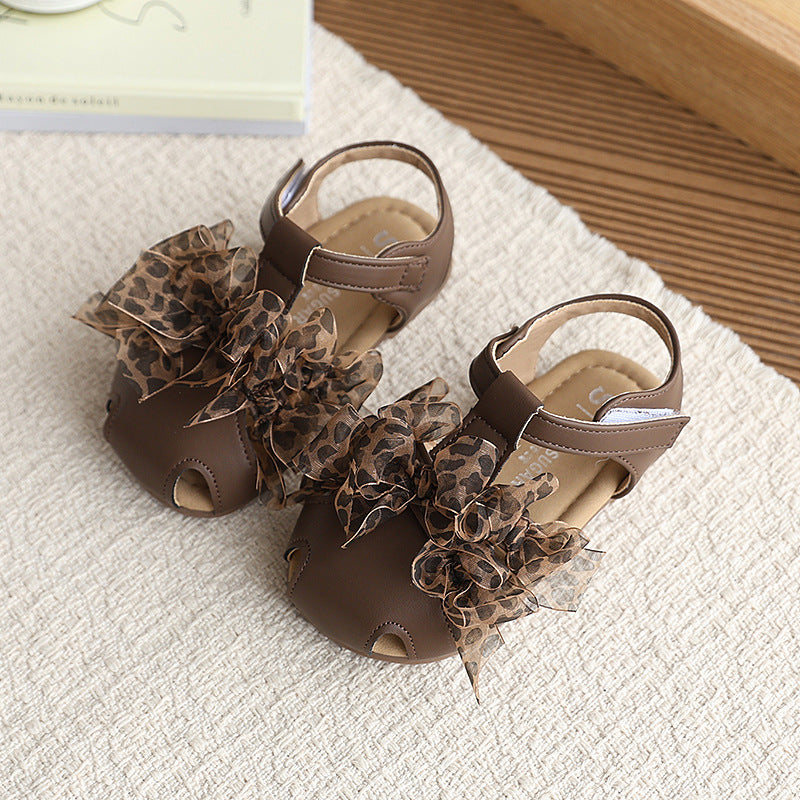 Girls' mori-style sweet floral hollow-out closed-toe sandals,  summer new soft sole princess shoes, non-slip beach sandals