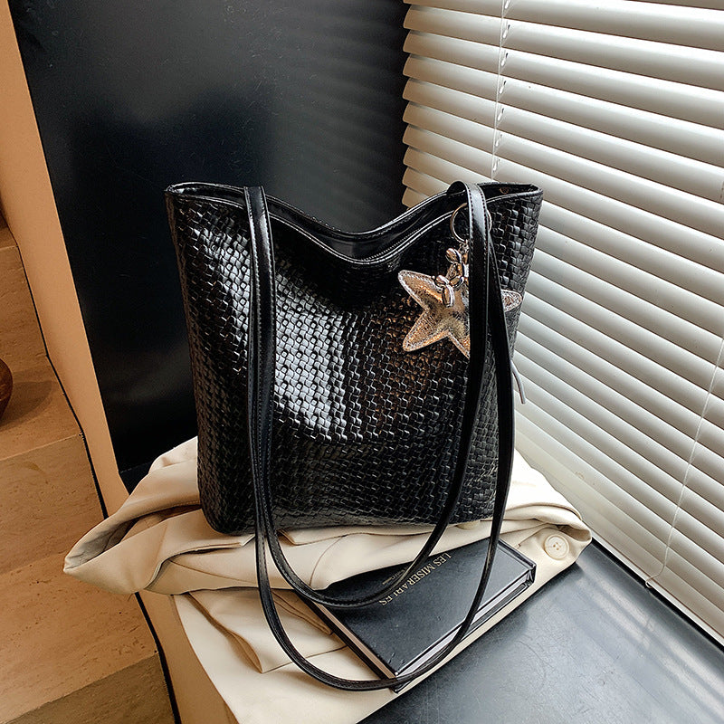 Cross-border popular bags this year, women's large-capacity 2025 new summer versatile casual shoulder messenger bag bucket bag