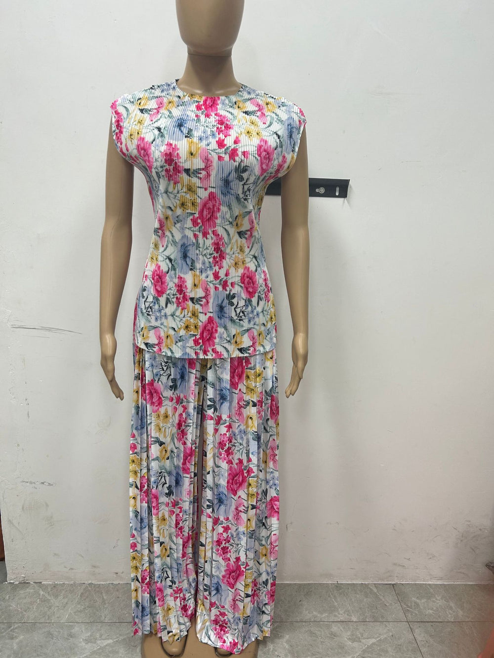 European and american cross-border women's fashion:  spring new arrival - pleated round neck flutter sleeve fashion print wide-leg pants two-piece set