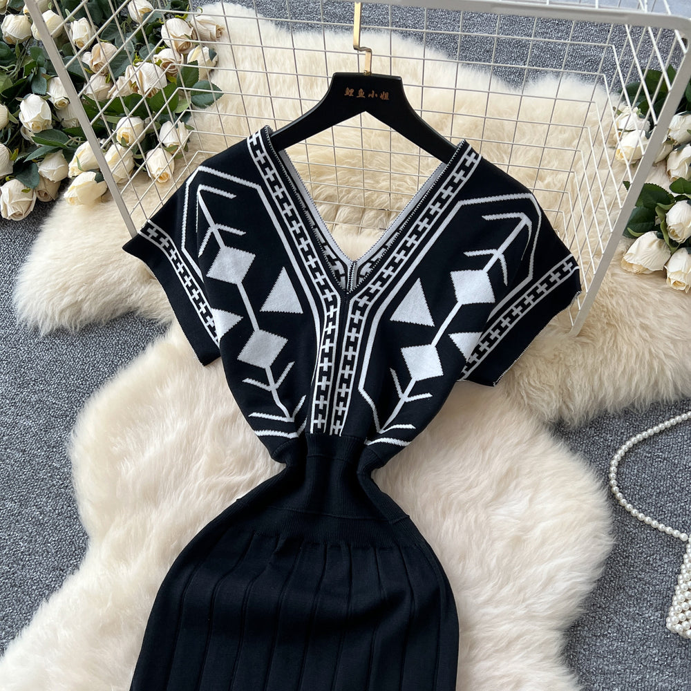 Vintage ethnic print v-neck knit dress - women's summer slim fit, figure-flattering, elegant & chic maxi dress