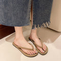 Women's flip-flops: summer fashion, new flat-heel thong sandals, trendy and versatile beach shoes