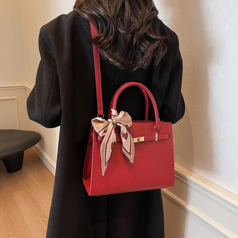 Fashion bag niche new women's bag messenger bag red bridal wedding bag autumn and winter mother hand bag